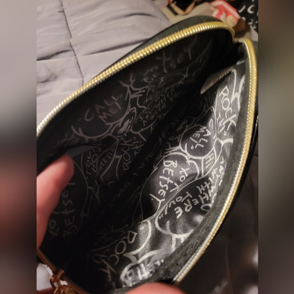 Betsey Johnson Makeup Bag Skulls and flowers - Picture 3 of 3